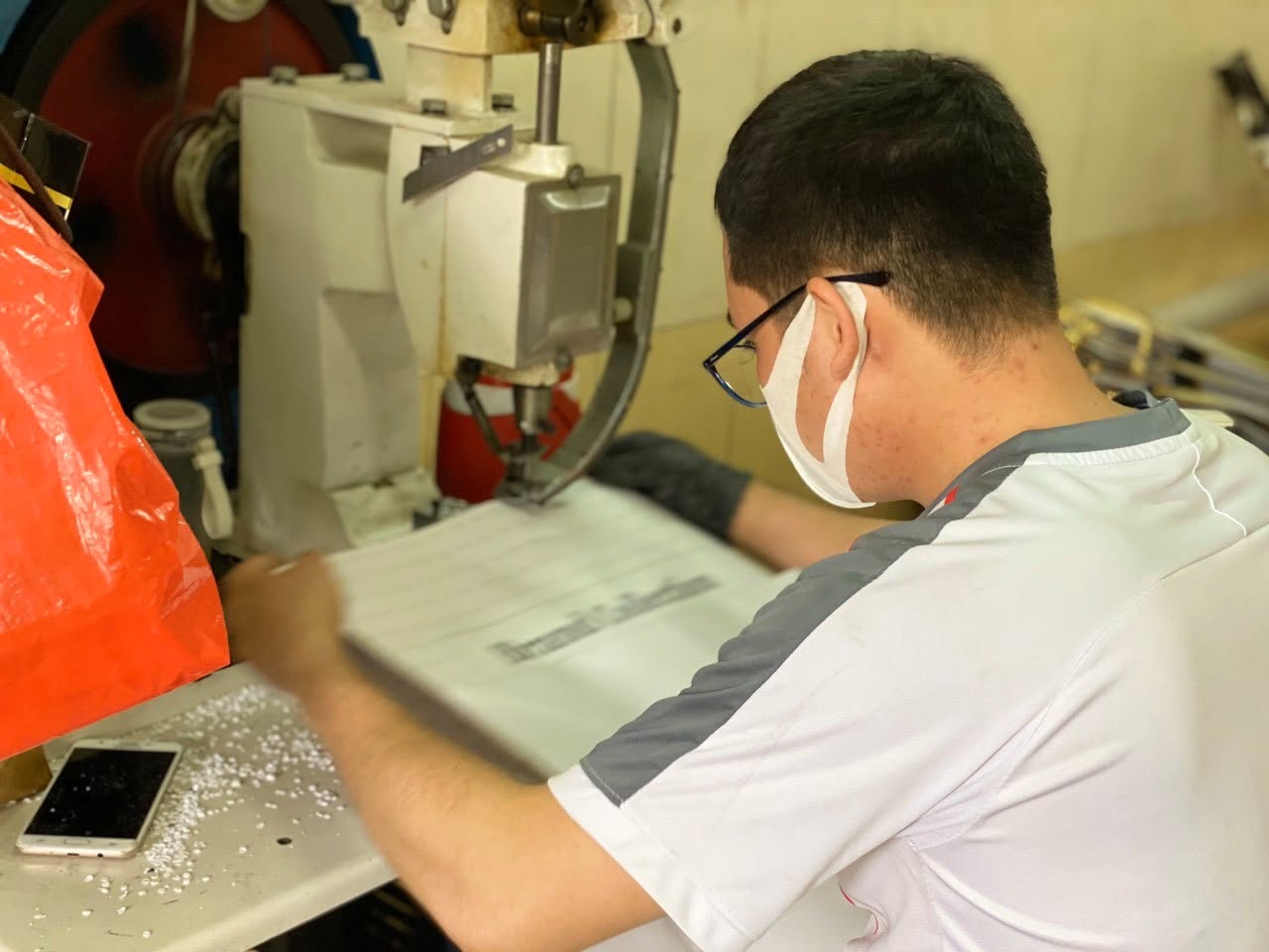 Những bất cập phổ biến khi đặt in bao bì giấy qua trung gian